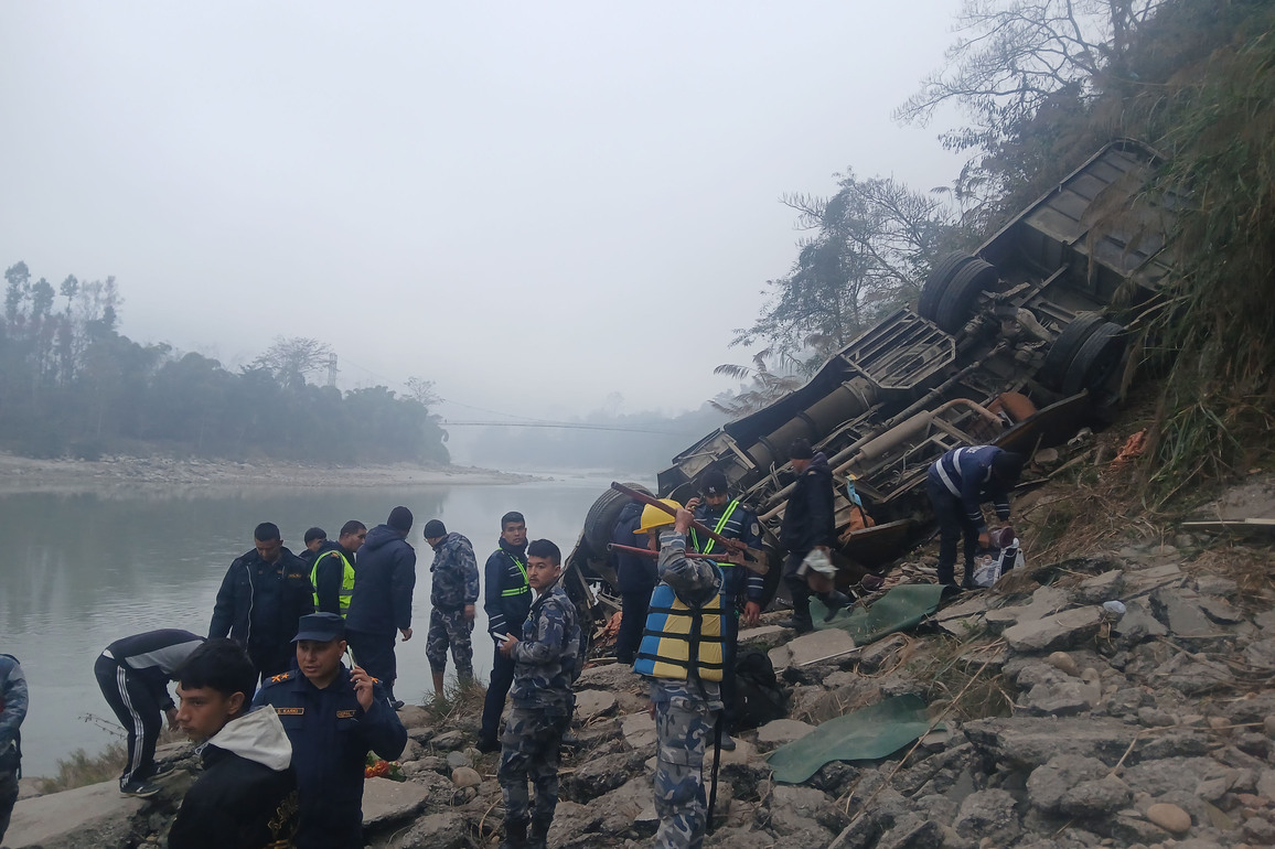 (SpotNews)NEPAL-DHADING-BUS ACCIDENT