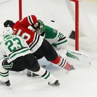 Blackhawks build 3-goal lead, extend Stars' skid to 4