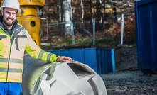 Lucas Tafelmeier, managing director at Tafelmeier Tiefbrunnen-Bau, relied on high-performance Bauer equipment and customised drilling tools from Bauer Parts & Service. 