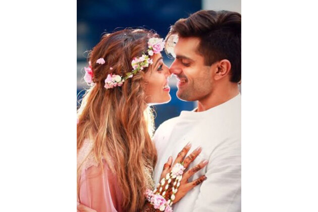 Bipasha Basu hops on viral '2016' trend, shares her wedding pictures with Karan Singh Grover