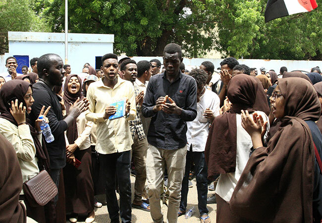  cores of students of a hartoumbased university celebrate after an agreement was reached between protest leaders and members of the transitional military council in the udanese capital on uly 17 2019 hoto by brahim   