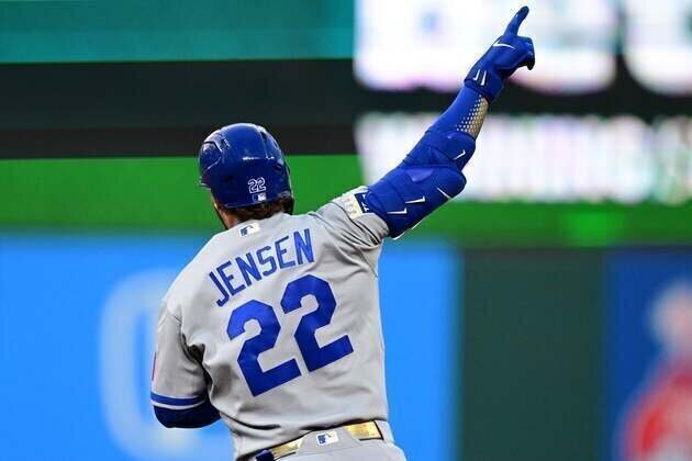Runs in short supply for White Sox, Royals in series