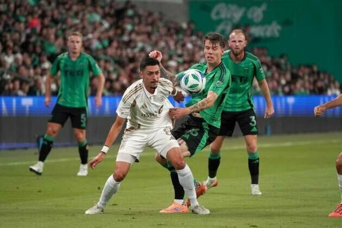 LAFC blows past Austin into Western Conference semis