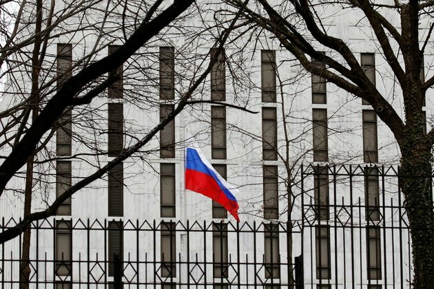 Russia will hit back after US bars families of diplomats Moscow