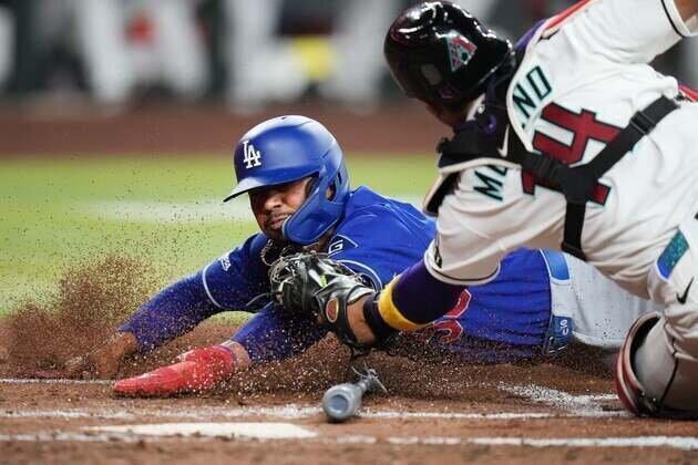 D-backs bash three homers, take opener from Dodgers