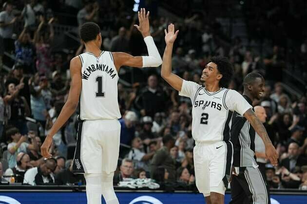 Victor Wembanyama on historic run as unbeaten Spurs host Raptors