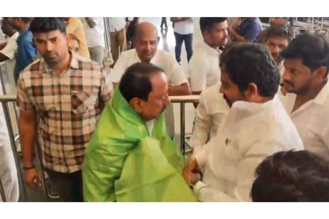 TVK leader Sengottaiyan receives warm welcome from party members after pre-election meeting