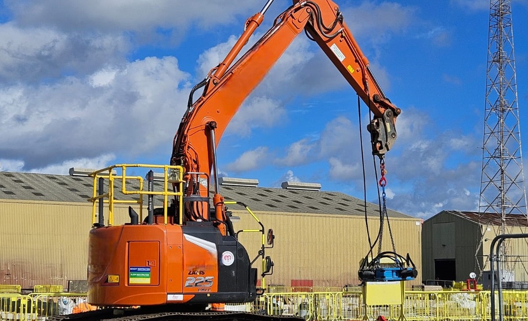 As Careys’ pile cropper partner of choice, National Pile Croppers supplied the hydraulic pile croppers used on the Holcim UK cement manufacturing and distribution facility project at the Port of Tilbury