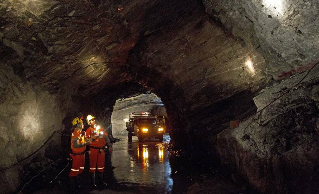 Operação subterrânea no complexo de ouro Serra Grande, em GO