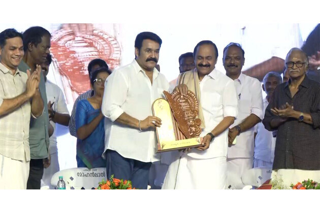 Keralam: Actor Mohanlal felicitates CM VD Satheesan in Kochi, shares "special moment" with Mammootty