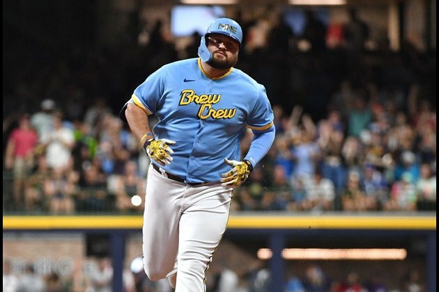 Reports: 1B Rowdy Tellez signs 1-year deal with Pirates