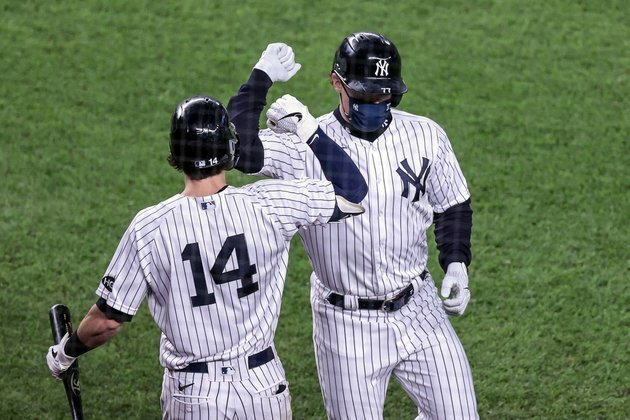 Streaking Yankees look to sweep Red Sox