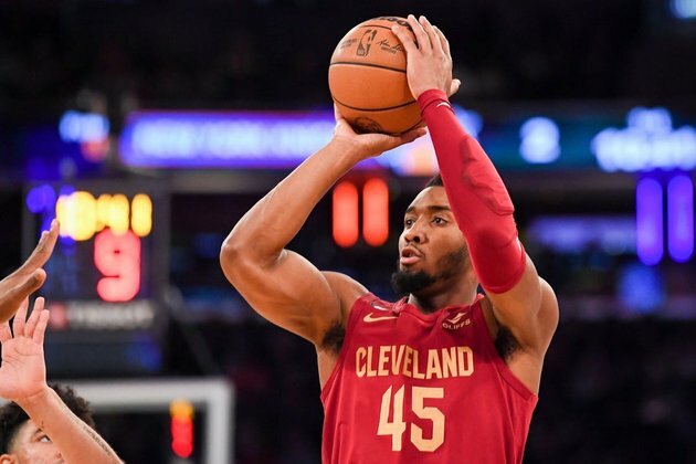 Kings chase season sweep of Cavaliers
