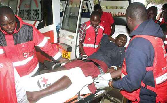Aba Red Cross nga bayamba omu ku bayizi abaalumiziddwa mu bulumbaganyi. Aba Red Cross nga bayamba omu ku bayizi abaalumiziddwa mu bulumbaganyi.