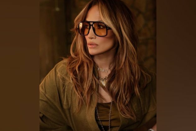 Insider says Jennifer Lopez feels romance with Ben Affleck is 'truly meant to be'