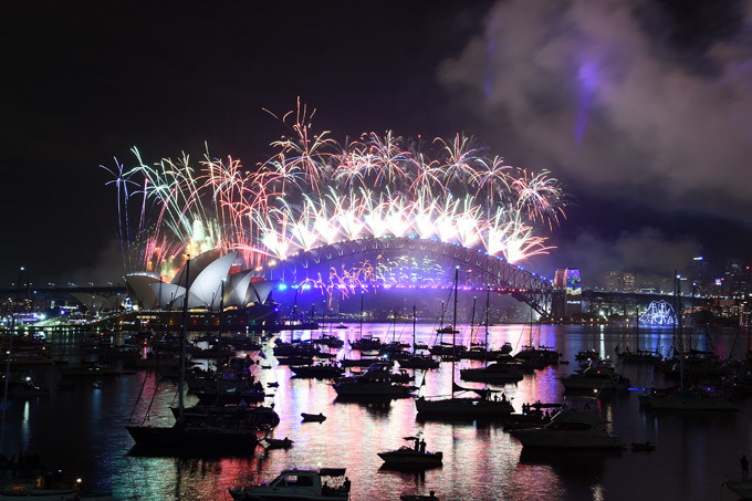  he famous fireworks at the iconic pera ouse and arbour ridge in ydney