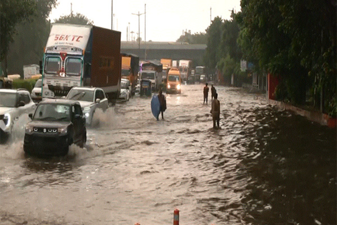 Delhi: Yamuna water enters parts of the national capital, leading to severe waterlogging