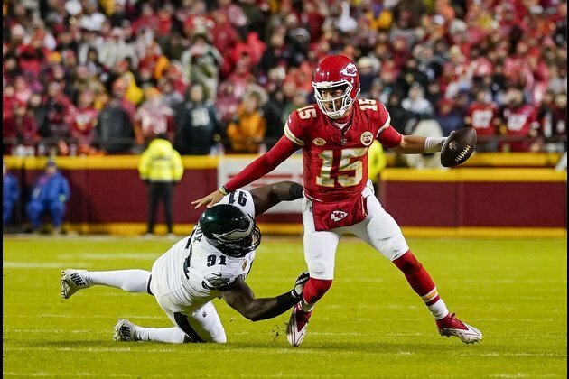 Eagles rally past Chiefs to improve to 9-1