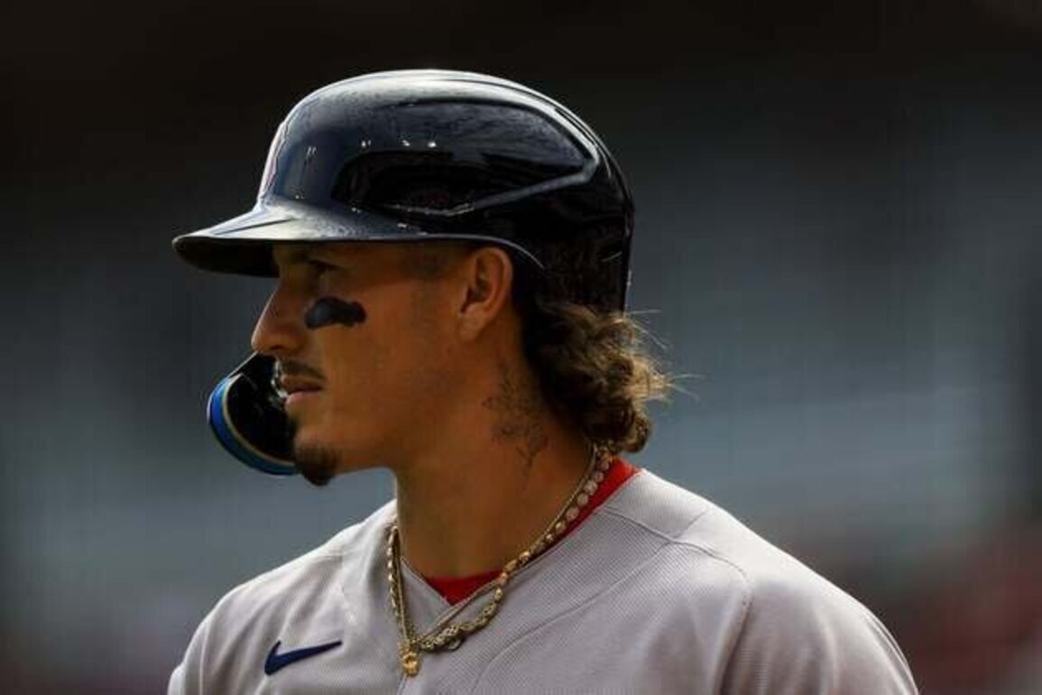 Red Sox OF Jarren Duran flips off fan for crossing line, MLB to investigate