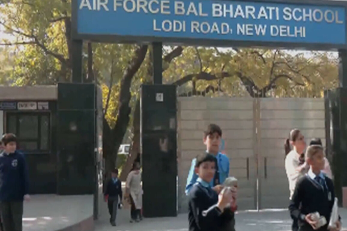 Bombs threat emails received at two schools in Delhi; nothing found yet