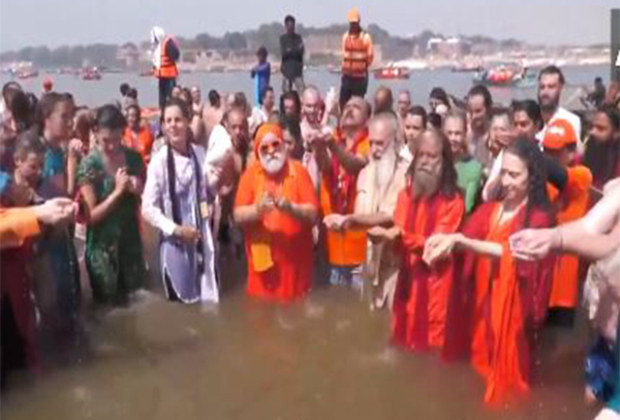 Swami Chidanand Saraswati takes holy dip on Magha Purnima at Mahakumbh