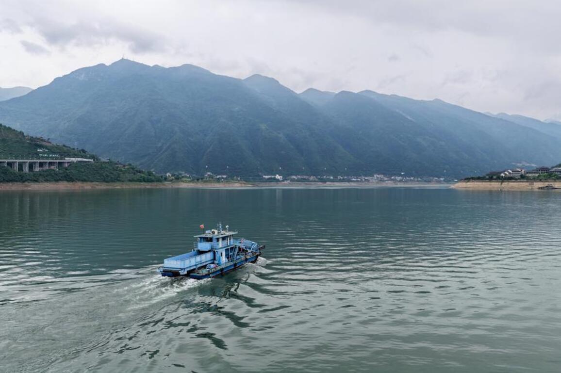 EcoChina | Cleanup team of Three Gorges Reservoir area guards water safety & quality in SW China's Chongqing