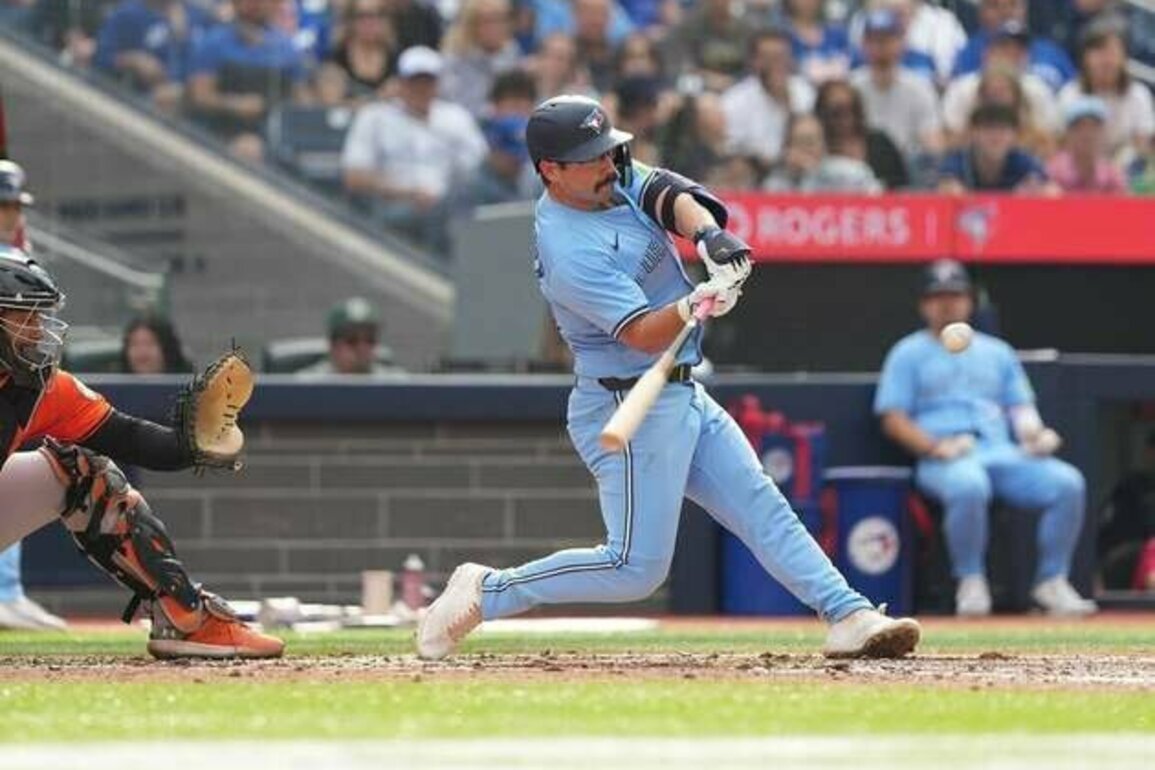 Alejandro Kirk's late-game heroics lead Blue Jays past Orioles