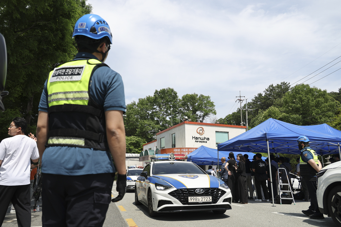 Photo Flash | Death toll rises to 5 in explosion at S. Korea's aerospace plant