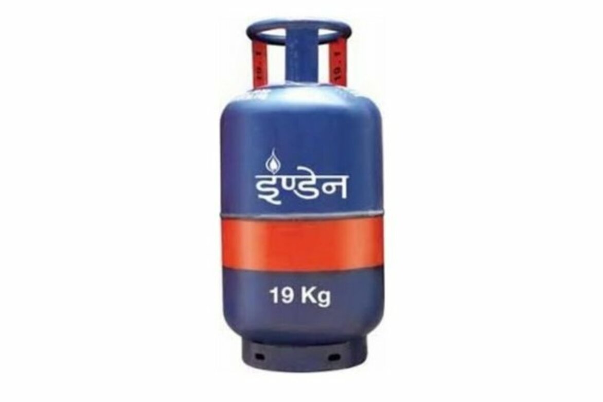 Commercial LPG cylinder prices slashed by Rs 91.50 in National Capital