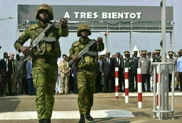 Ivory Coast takes control of last remaining French base