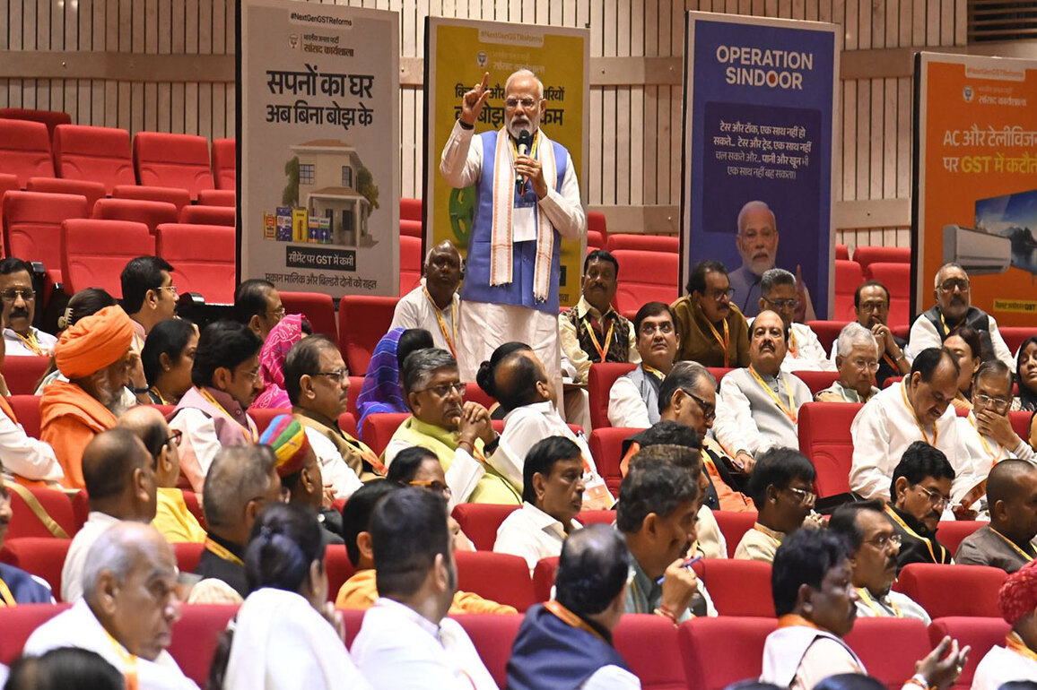PM Modi outlines "Garv se kaho ye swadeshi hai" theme to promote and educate traders on GST reforms