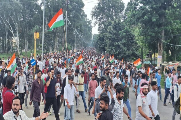 Student protesters march to Jharkhand Vidhan Sabha, demand answers on exam irregularities from govt