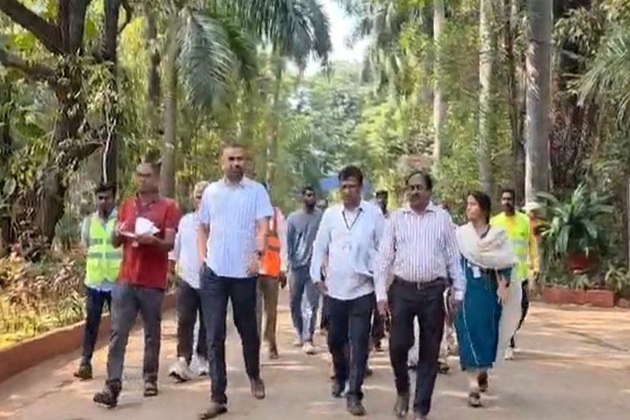 Telangana: GHMC Karnan Commissioner conducts surprise inspection at Indira Park