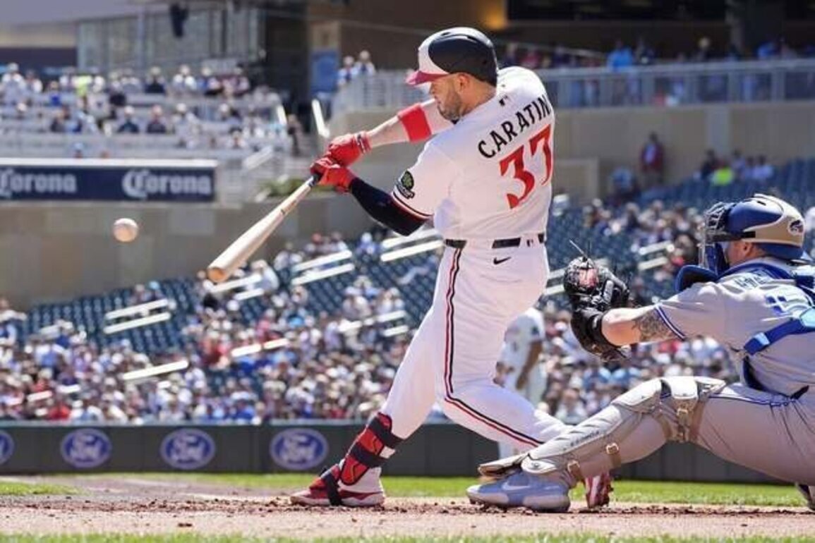Luke Keaschall helps Twins edge Blue Jays