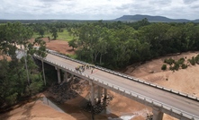  The 120m long, dual-lane, five-span reinforced concrete bridge spans the Isaac River.