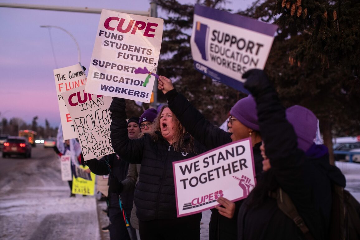 Final group of striking education workers accepts deal, ending CUPE Alberta strike