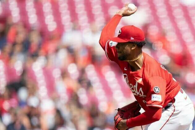 Hunter Greene, Reds hold off Mets to win series