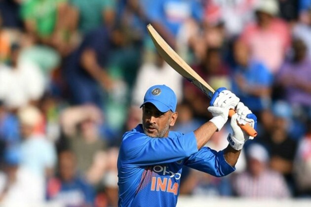 "He has got hands faster than a pickpocket": Ravi Shastri hail MS Dhoni's wicketkeeping skills