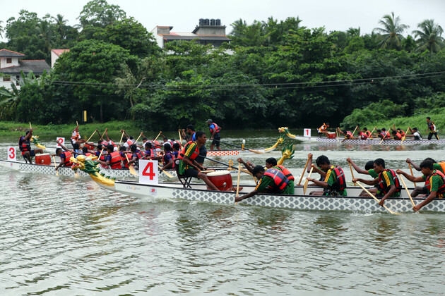 SRI LANKA-KOTTE-DRAGON BOATS