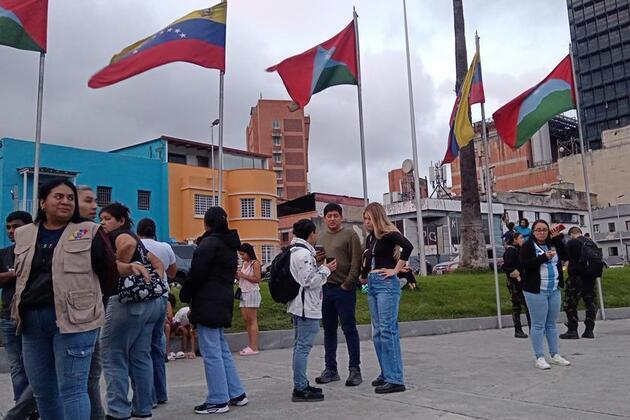Feature: Powerful quakes jolt Venezuela within a minute