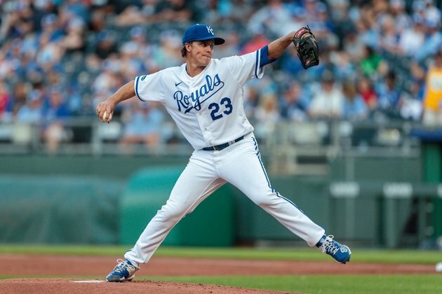 It's Zack (Greinke) vs. Zach (Davies) as Royals face D-backs