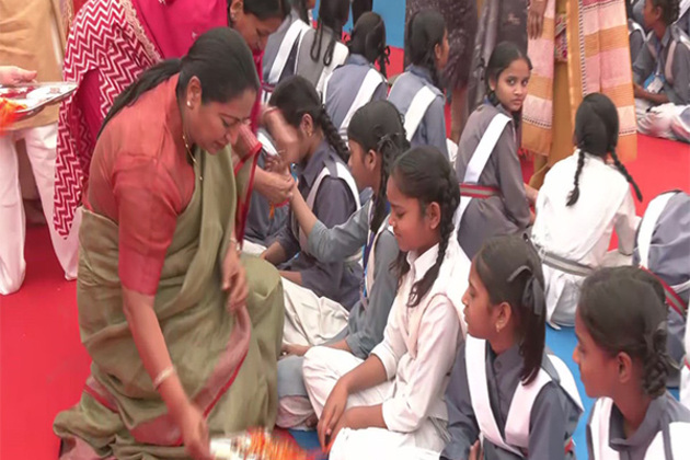 Delhi CM Rekha Gupta perform 'Kanya Pujan' at Sarvodaya Kanya Vidyalaya in Shalimar Bagh