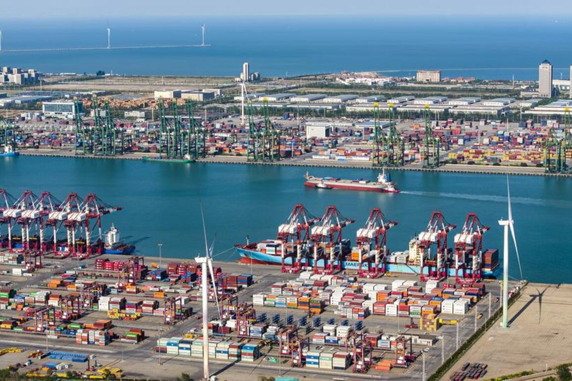 China draws foreign investment as "oasis of certainty"