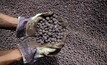 Futuros de minério de ferro ensaiam recuperação, mas voltam a cair na China