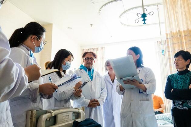 Swiss doctor devotes five-decade career to traditional Chinese medicine