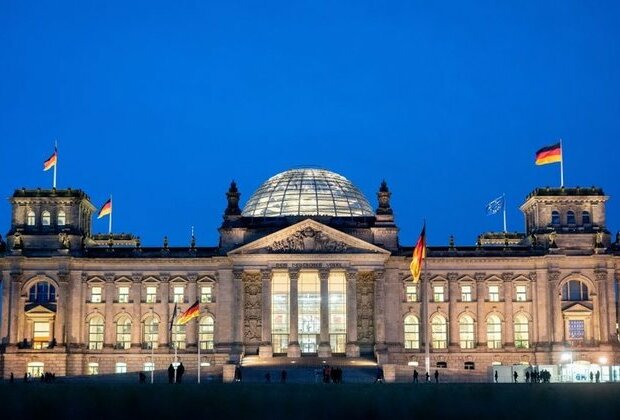 0% of Germans very satisfied with government poll