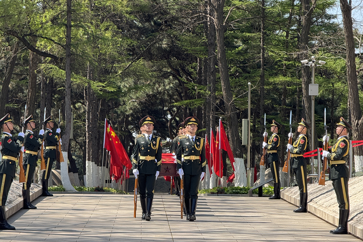Photo Flash | Remains of 12 Chinese martyrs from Korean War buried in homeland