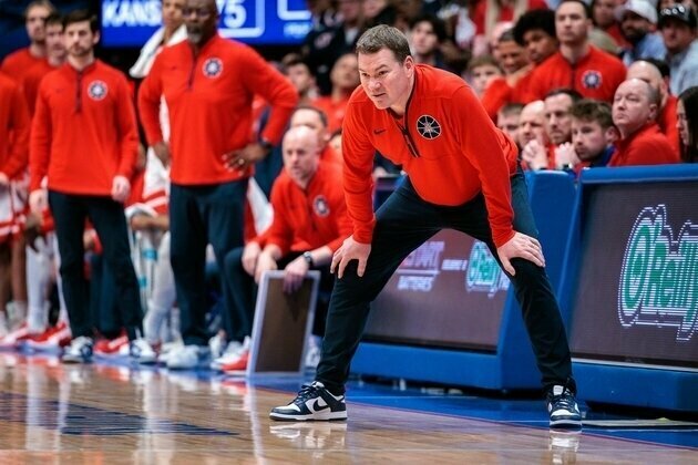 Arizona aims to avoid 'selfish' play in rematch vs. Kansas