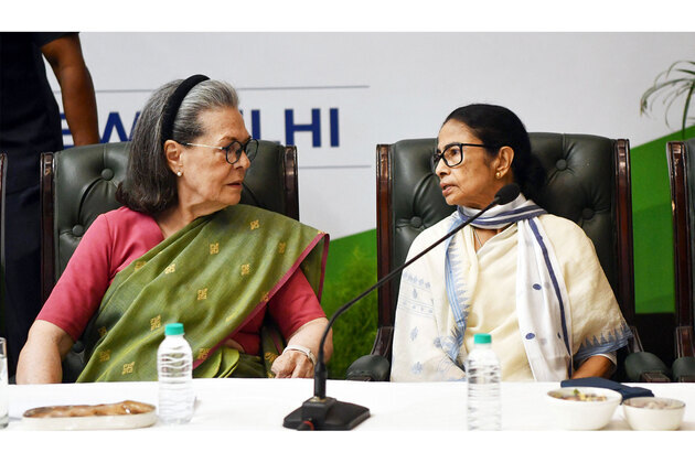 Mamata Banerjee meets Sonia Gandhi amid TMC troubles