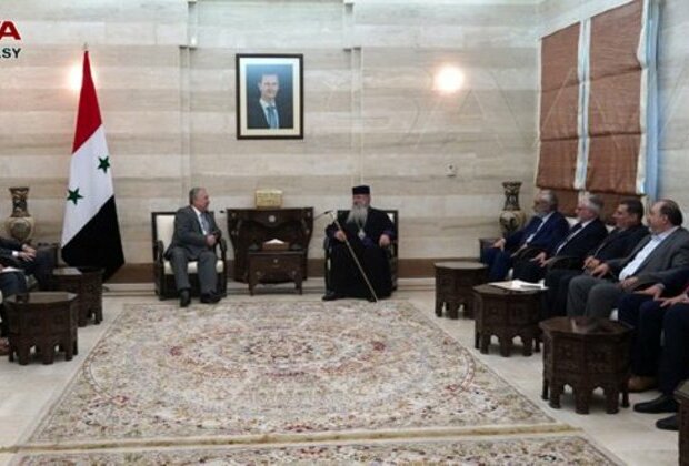 Prime minister meets Armenian orthodox bishop of diocese of Aleppo